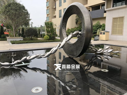水环生境 不锈钢圆环雕塑在房地产景观中的设计美学